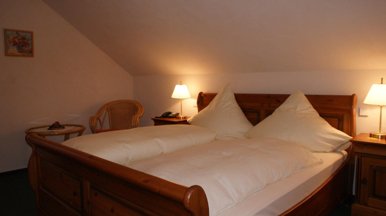 Landhotel Loenskrug Hellental Стая снимка