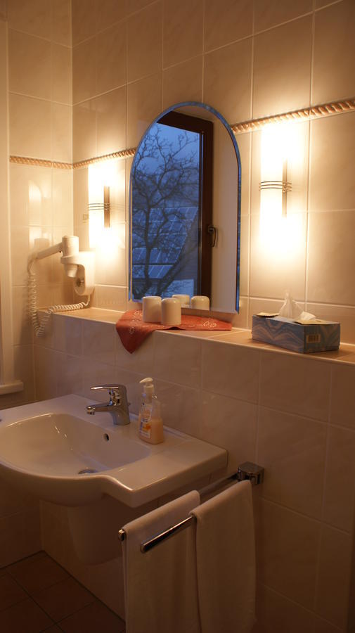 Landhotel Loenskrug Hellental Стая снимка