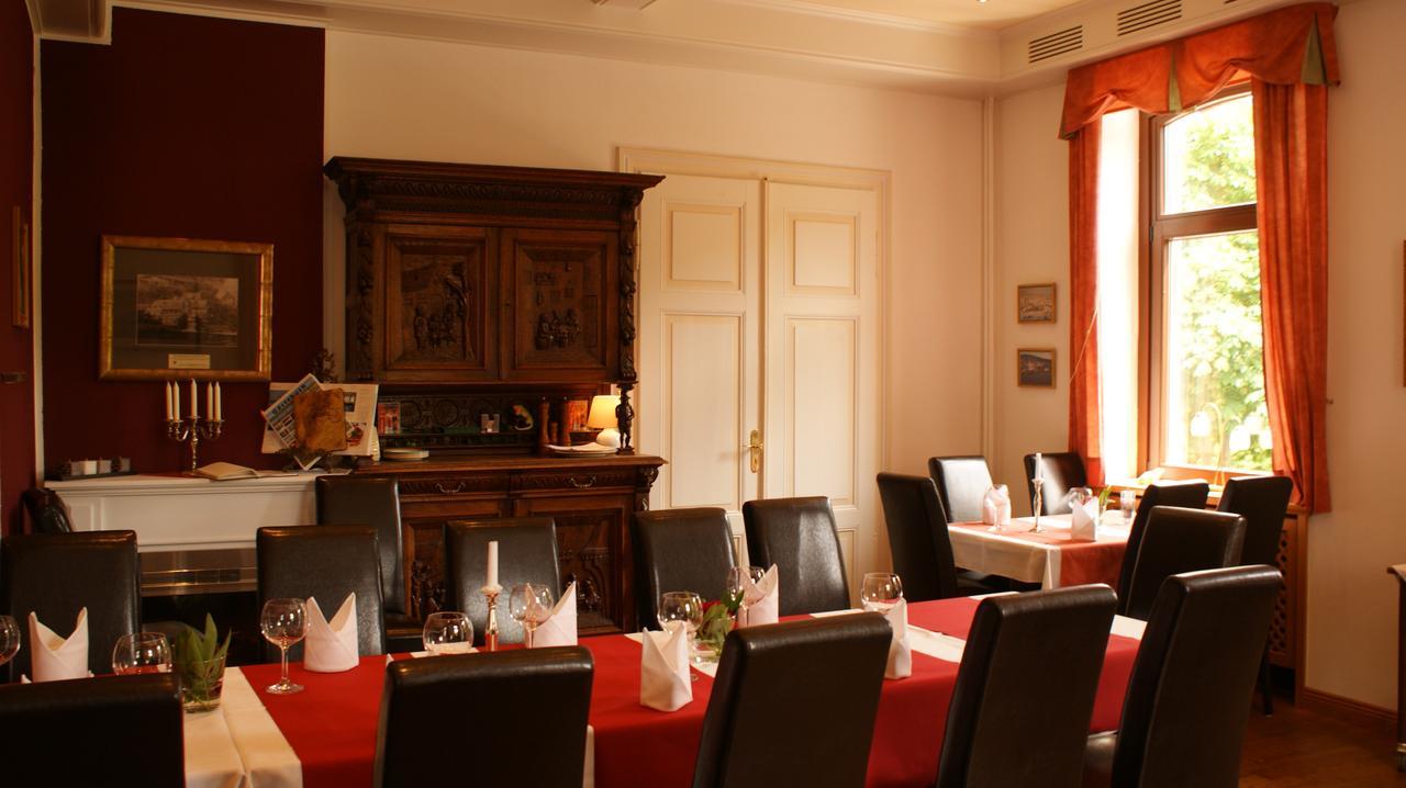 Landhotel Loenskrug Hellental Екстериор снимка